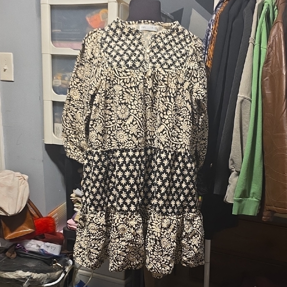 Zara Black and Cream Floral Quarter Sleeve Dress